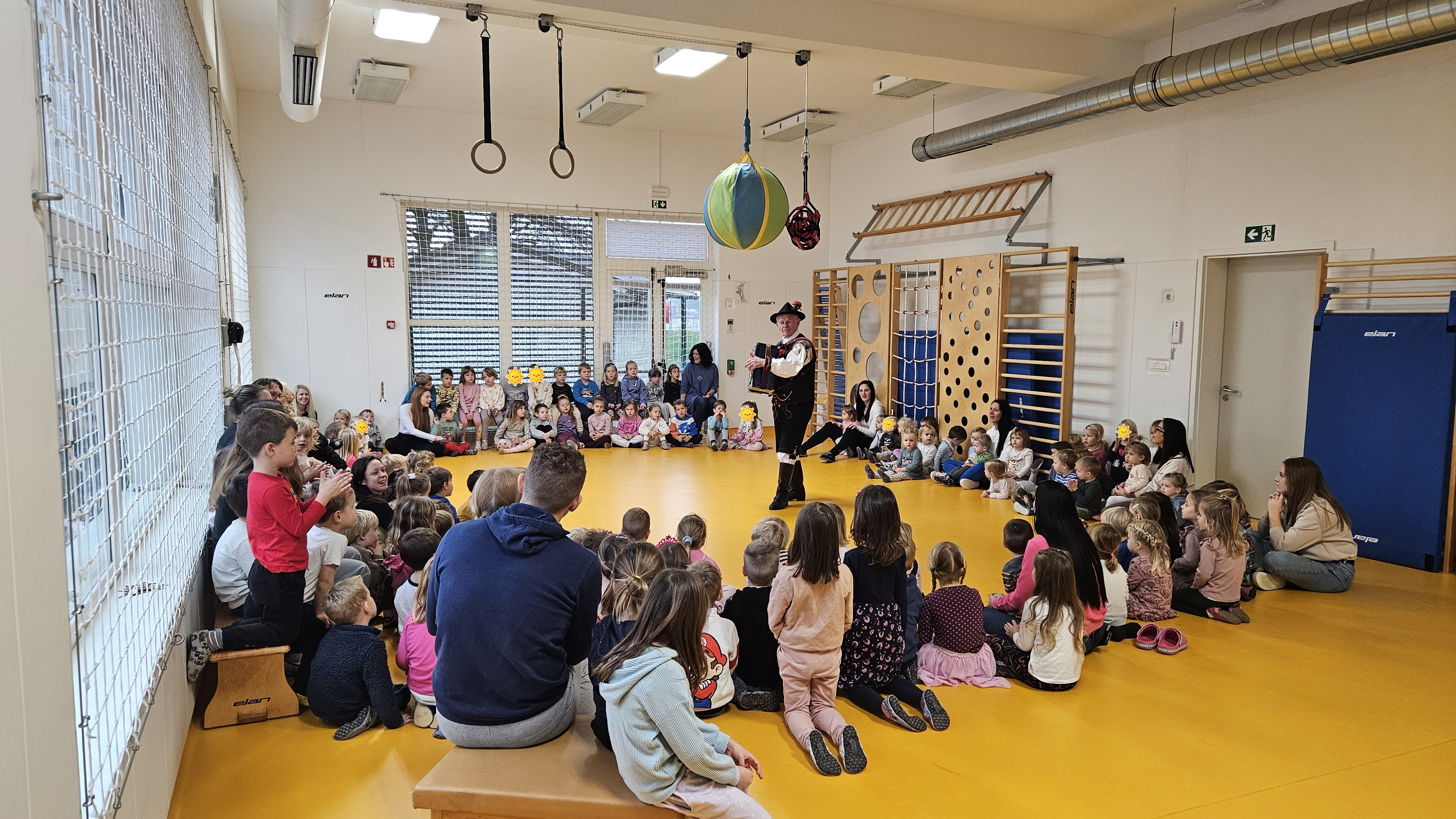 Narodna noša_narodna pesem_narodni instrument_Henrik Lamovšek